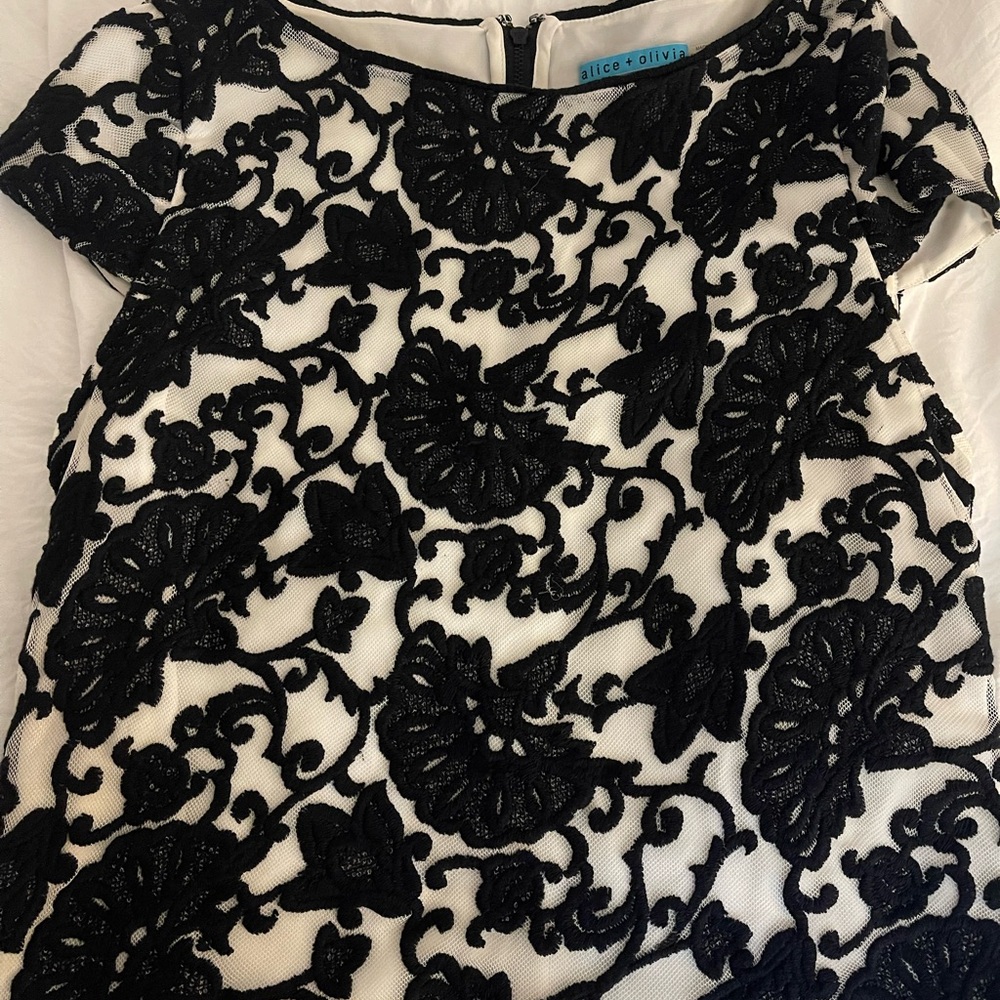 Alice + Olivia Black and Cream Lace Top Medium
